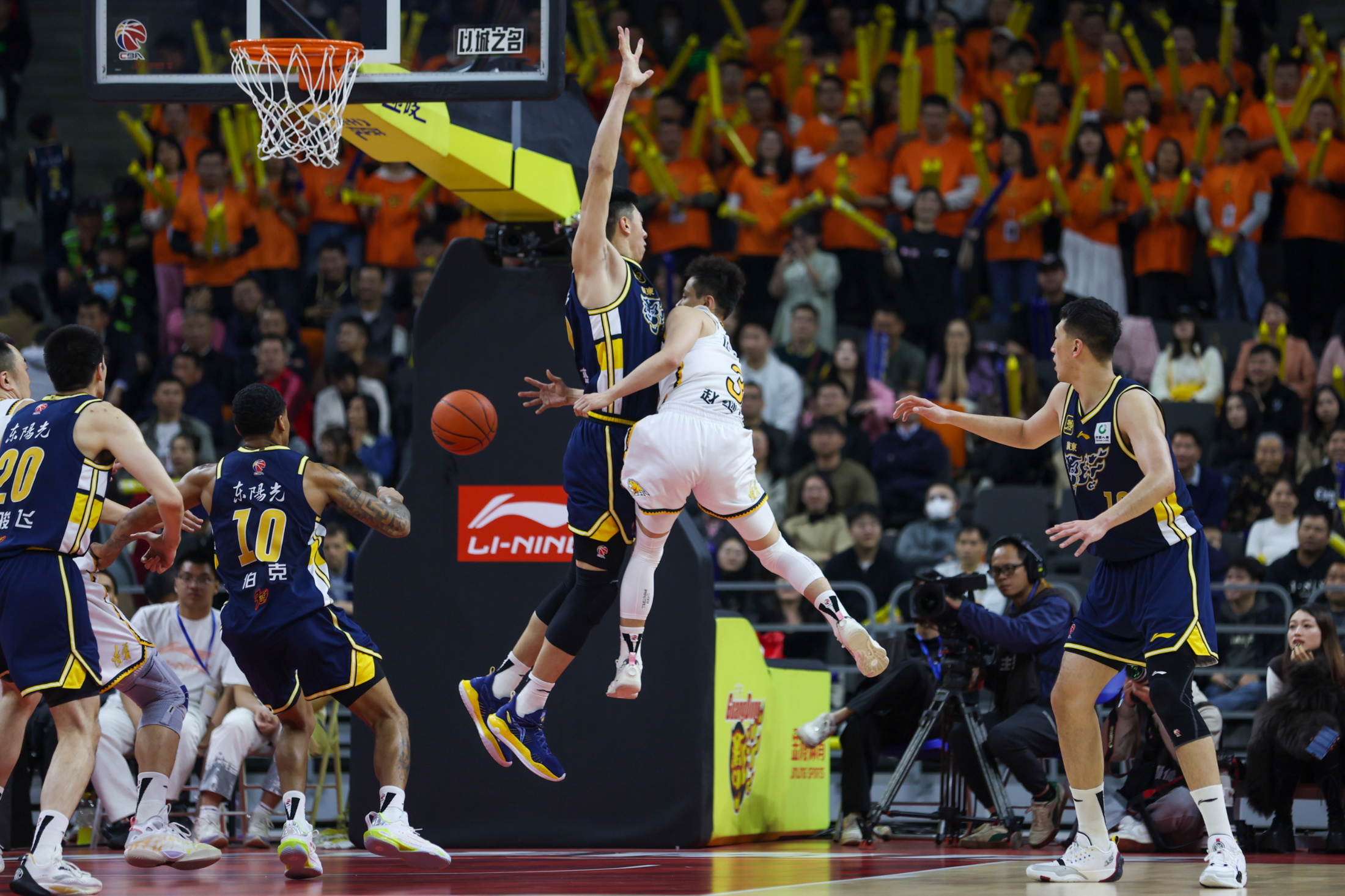 包含CBA季后赛转会期再迎强敌，明尼苏达森林狼状态回暖，主帅态度：质疑声仍在，控场能力受关注的词条