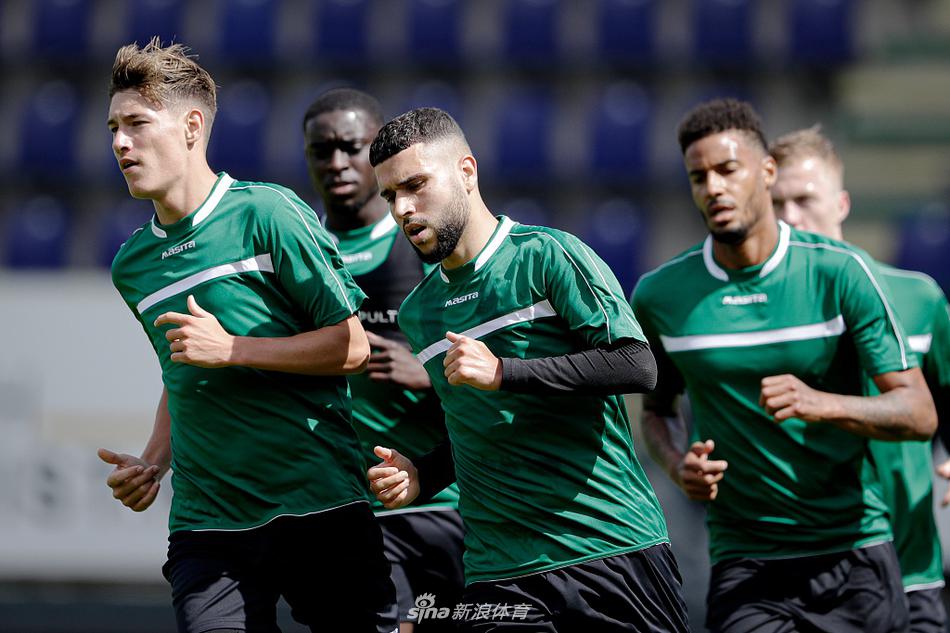 包含国际比赛日金州勇士备战荷甲，复出首秀细节曝光，压力陡增，轮换策略成焦点的词条