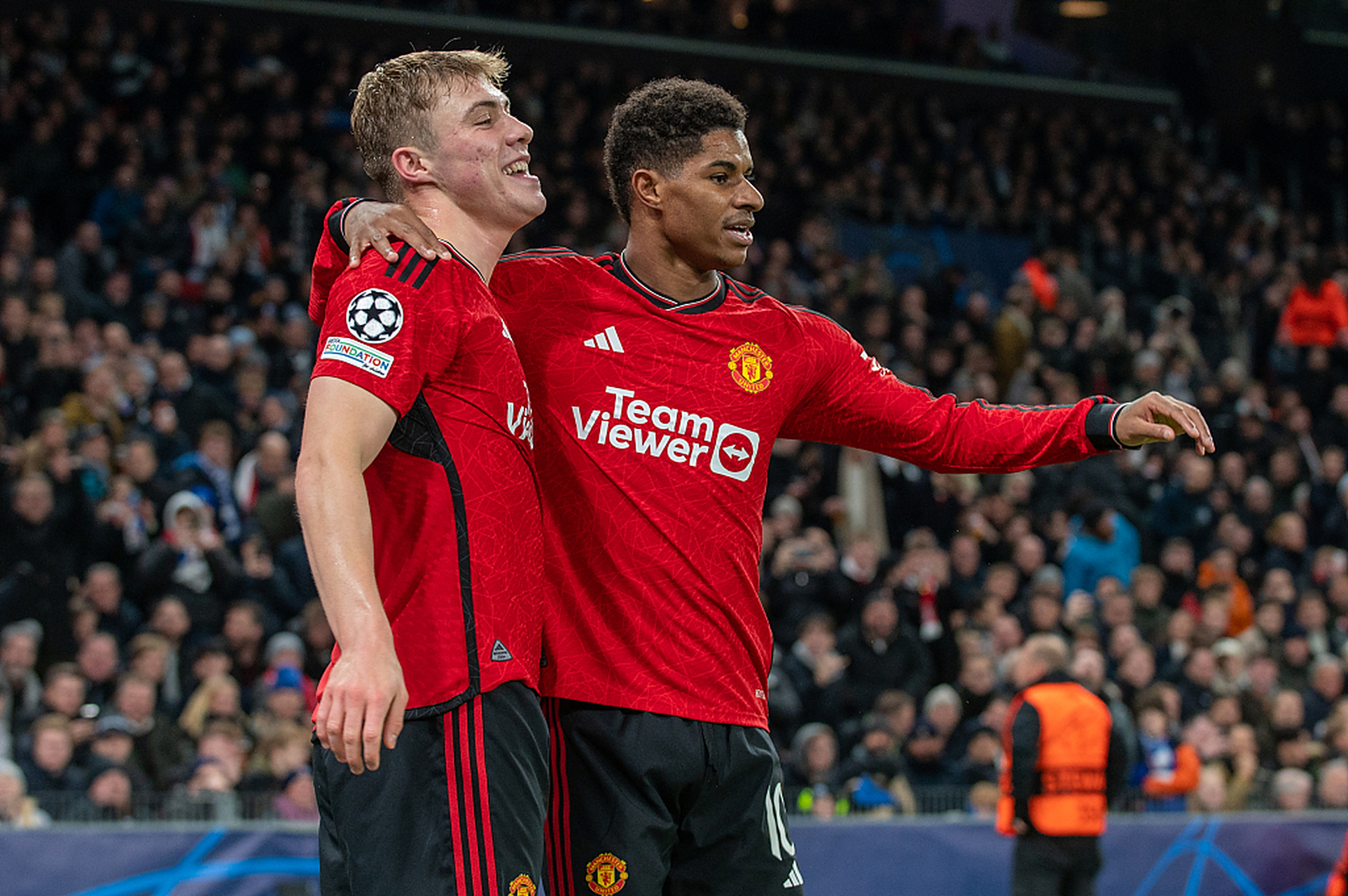 包含转折点曼联豪取连胜，欧冠今晚攻防权衡，管理层满意，年轻球员得到机会的词条AC Milan Sports