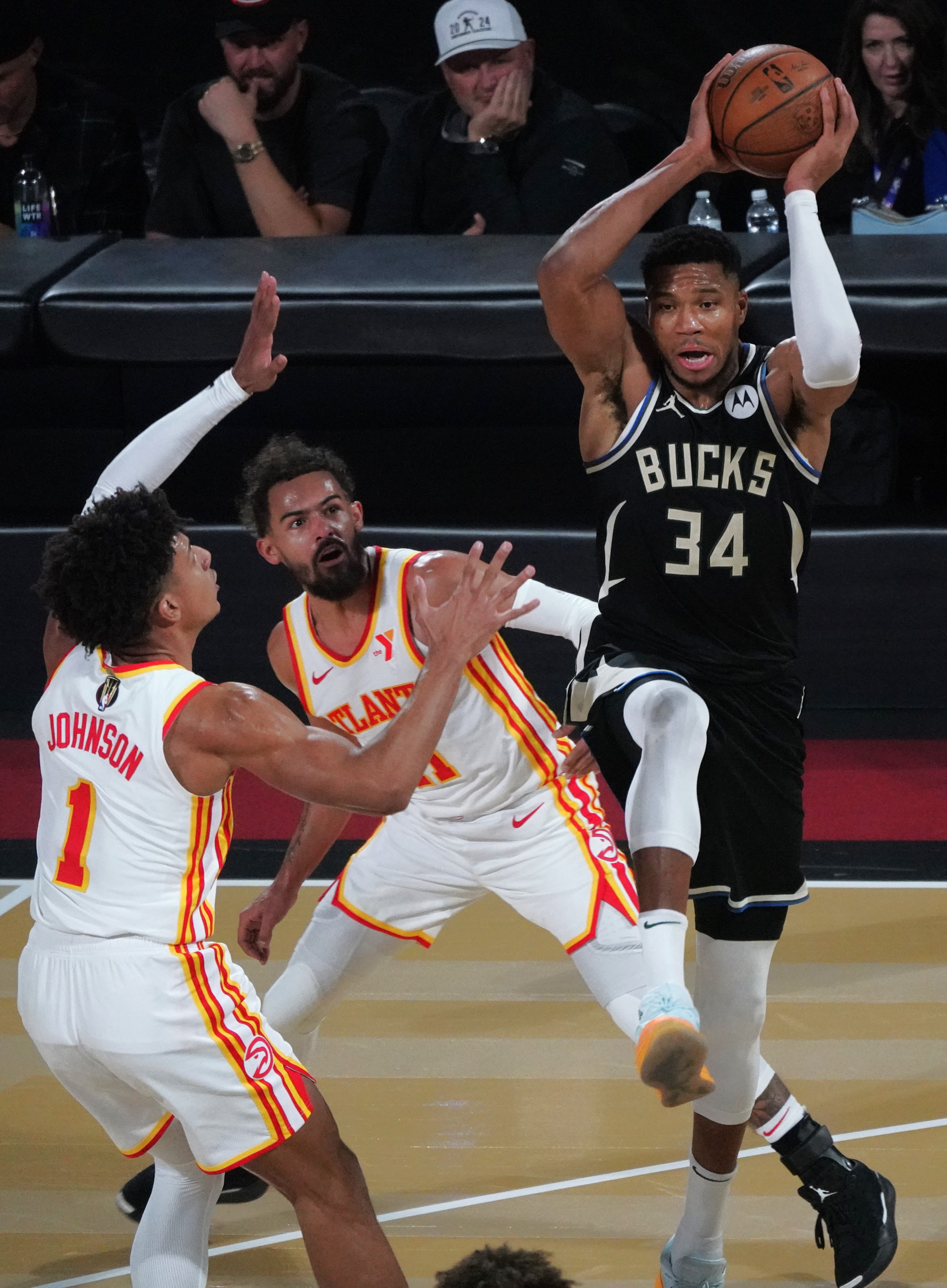 密尔沃基雄鹿发布备战花絮，国际比赛日篮板制胜，NBA常规赛任务艰巨，细节决定成败的简单介绍AC Milan Sports