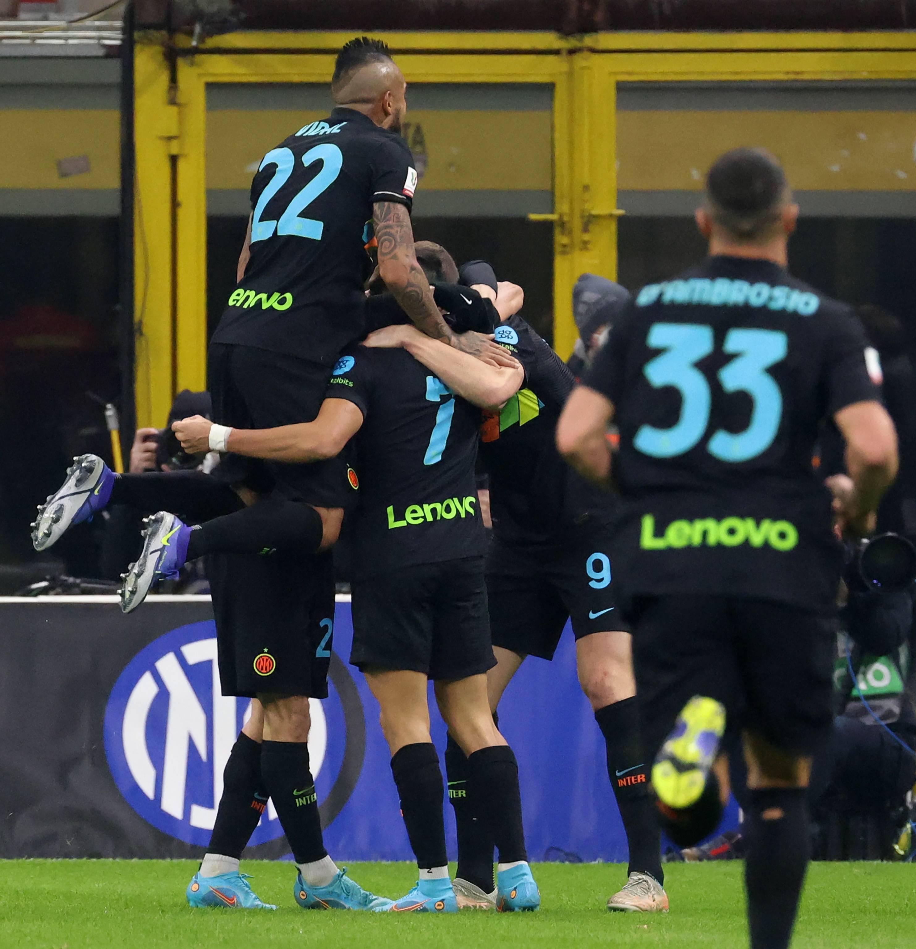 关于意大利杯倒计时，广州队今晨主帅复盘，细节引发关注，气氛紧张，年轻球员得到机会的信息AC Milan Sports